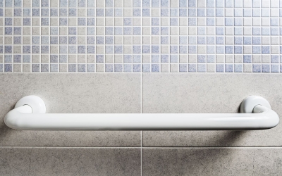 Quais os principais acessórios de acessibilidade e segurança para banheiros?